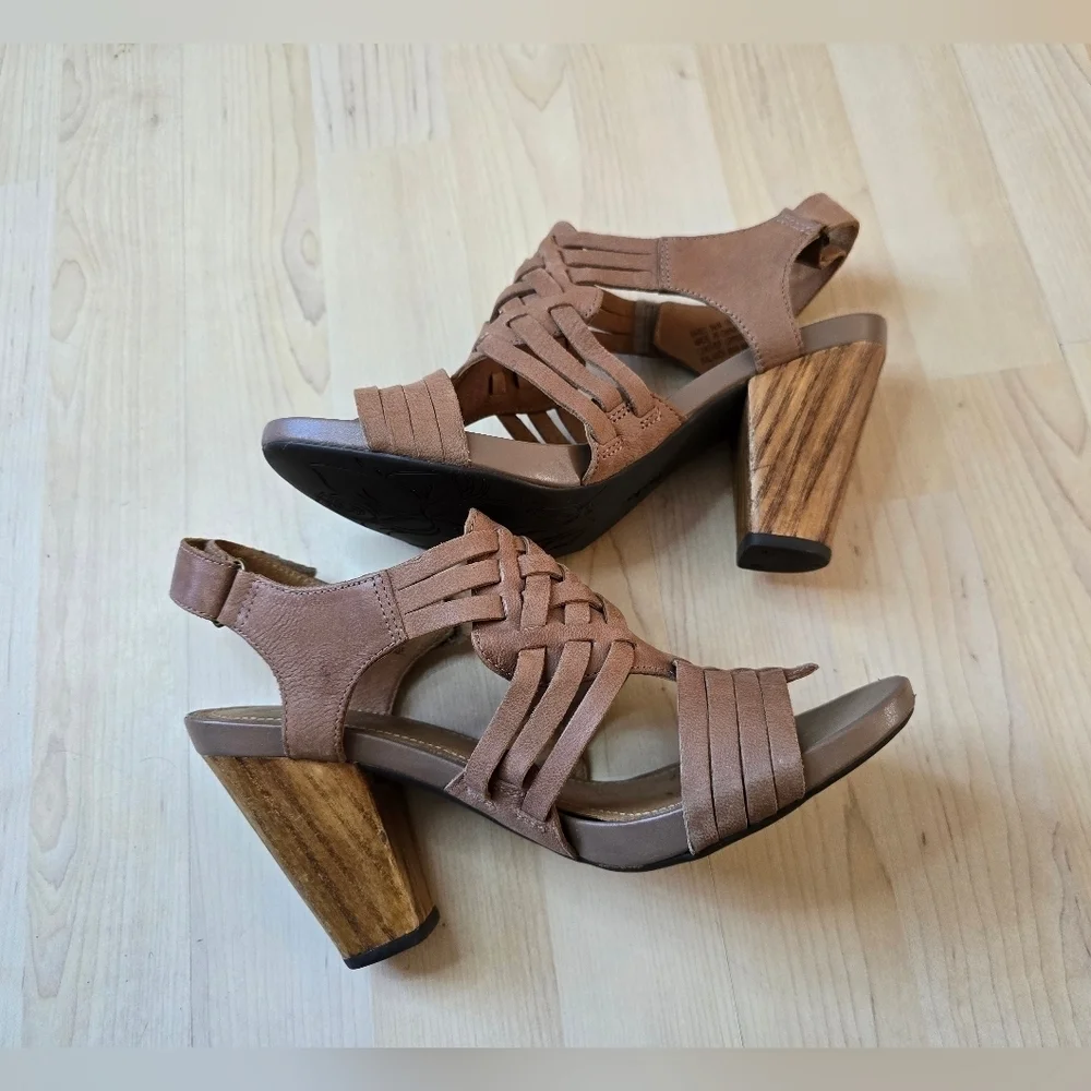 Clarks Indigo Strappy High Heels Size 8.5